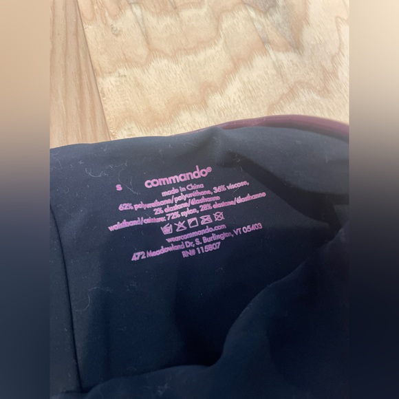 Faux Patent Leather Legging - Size Small / Burgundy 🍇 - Picture 3 of 4